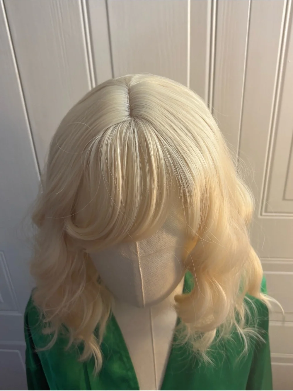 Short Wavy Blonde Synthetic Wig with Bangs for Women Daily Use Or Party Wear